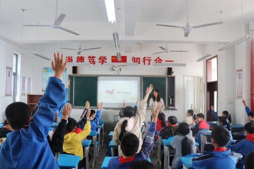 天游ty8检测中心官方登录:一堂别开生面的“双语”思政课