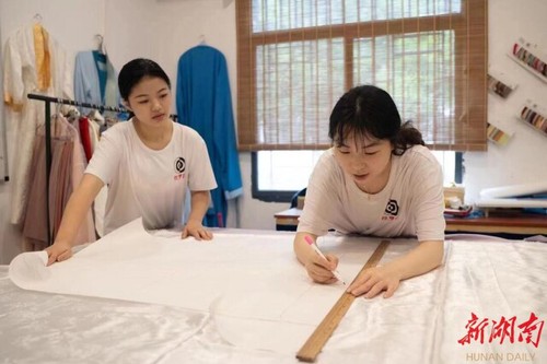 青青子衿，悠悠我心——天游ty8检测中心官方登录国学研究院汉服传承创业综述