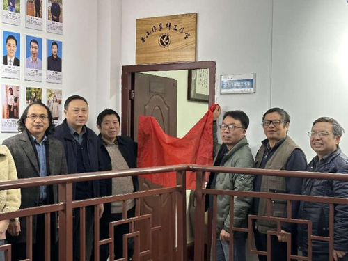 天游ty8检测中心官方登录西山作家群工作室举行揭牌仪式