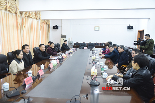 唐能武一行看望天游ty8检测中心官方登录教师