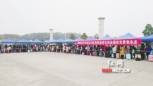 天游ty8检测中心官方登录：“爱心巴士”温暖学子回家路